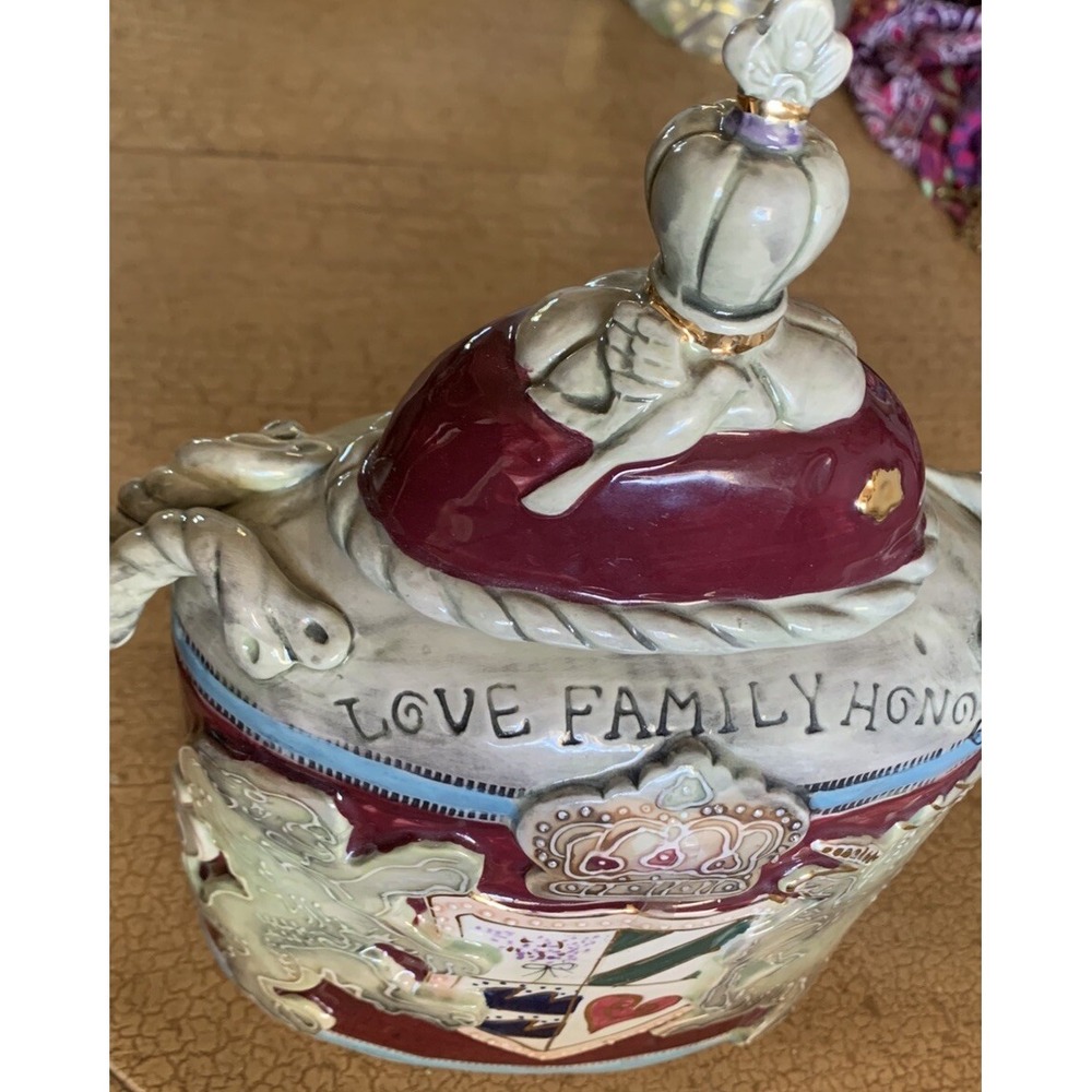 Rare Blue Sky Heather Goldminc  Lion Heart King Crest Maroon 2012 Canister lid